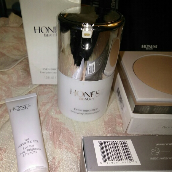 Honest Beauty and W3ll People cosmetics - Picture 5 of 5